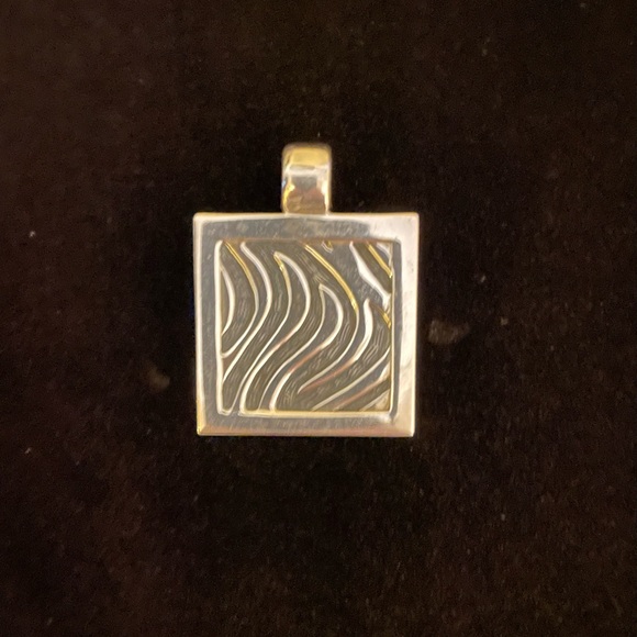 Sterling Silver Estate Pendant with a Curvy Design - Picture 2 of 4
